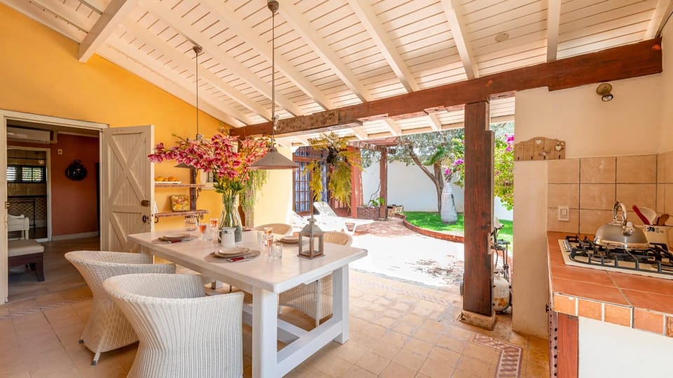 Garden, Seating area, Dining area, Garden view