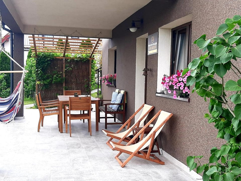 Patio, Facade/entrance, BBQ facilities, Balcony/Terrace