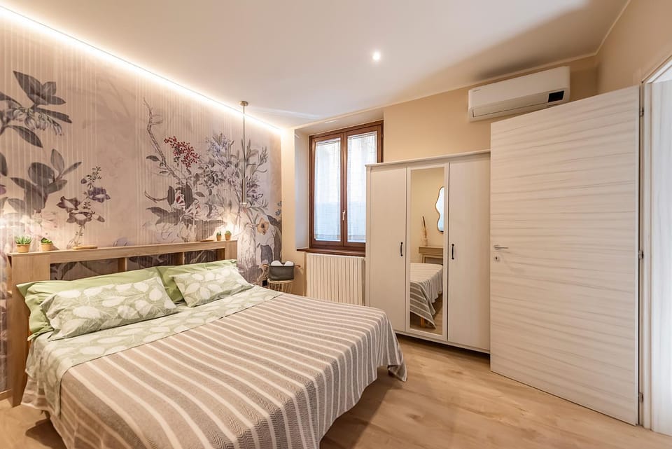 Bed, Photo of the whole room, Bedroom, wardrobe