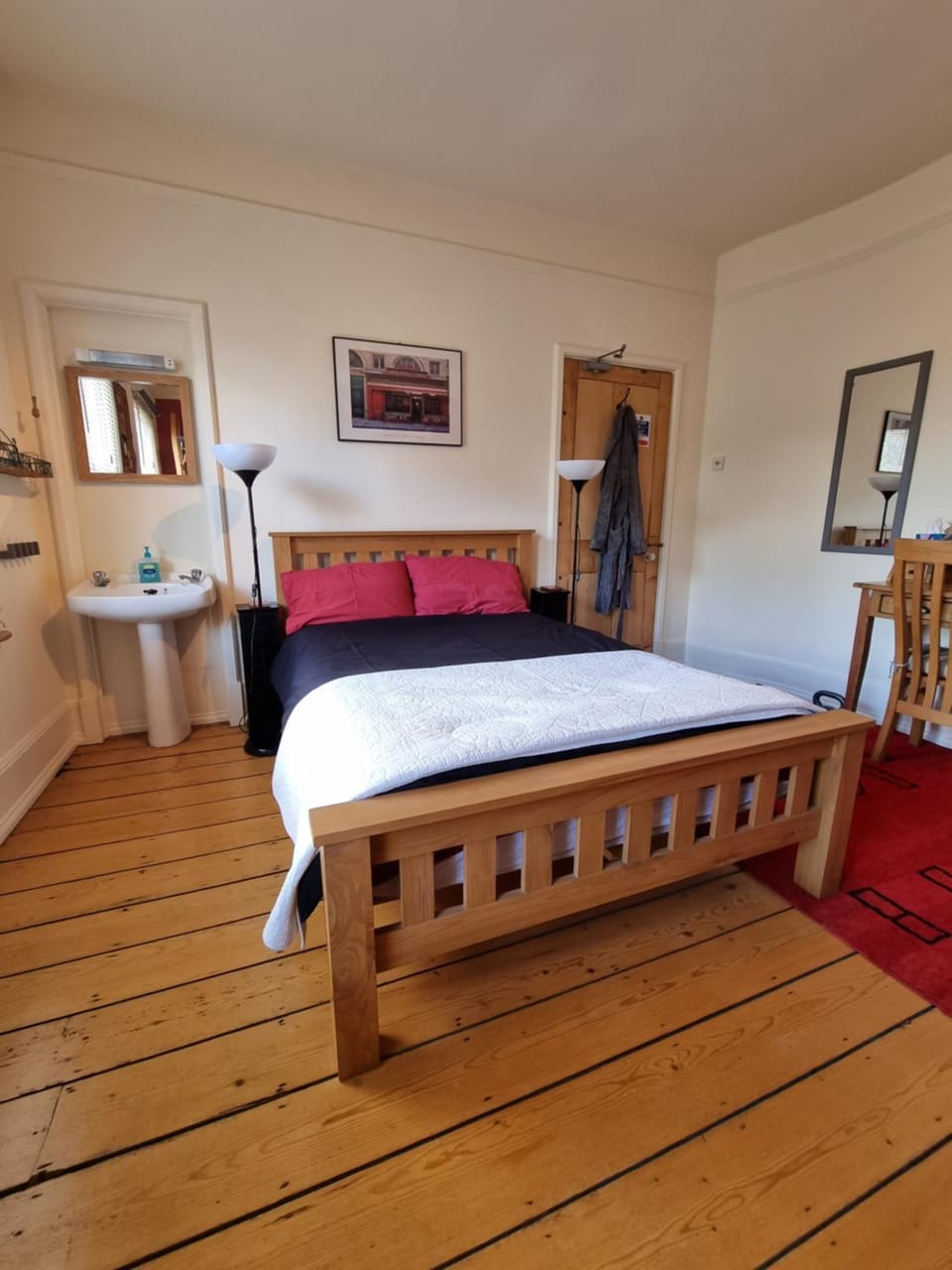 Bed, Photo of the whole room, Bedroom