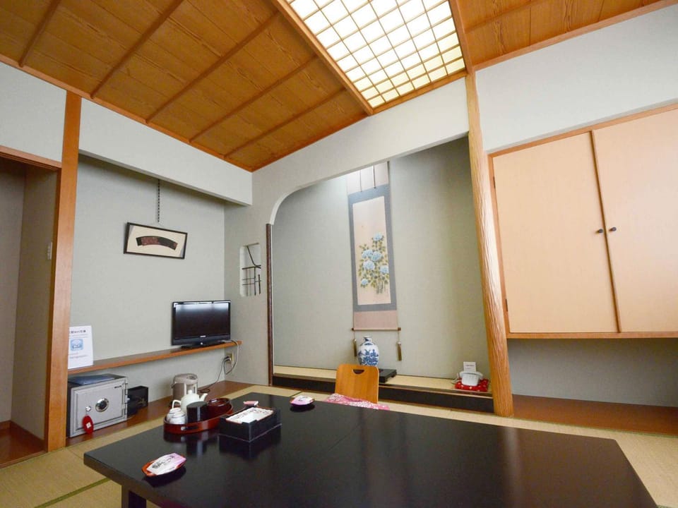 Photo of the whole room, Decorative detail