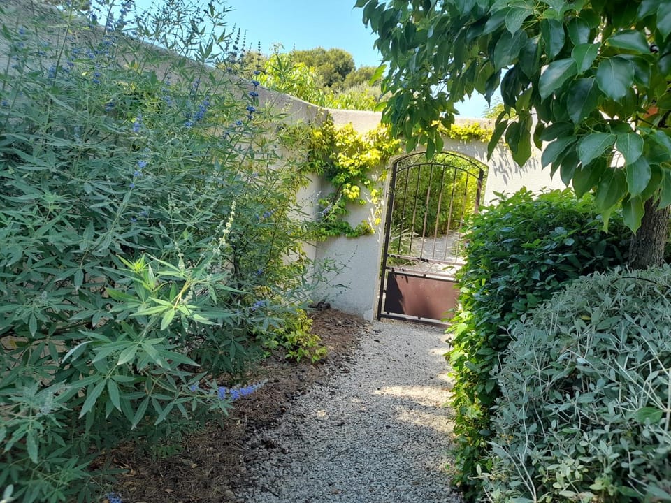 La Mathilde Bed and Breakfast in Villeneuve-lès-Avignon