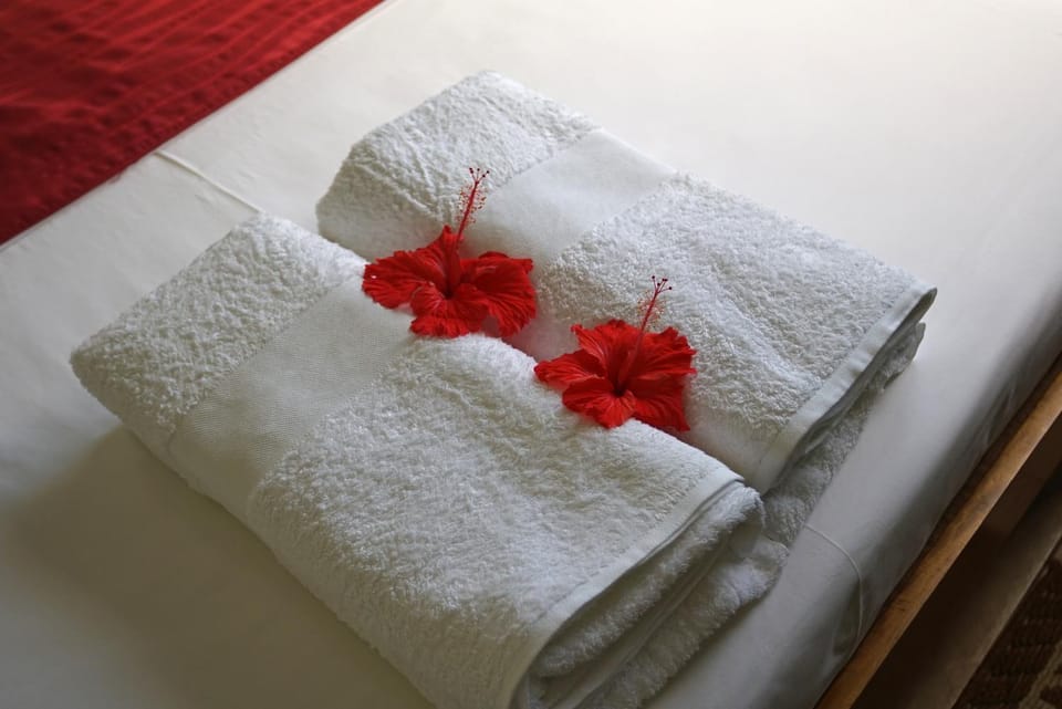 Bed, Bedroom, towels
