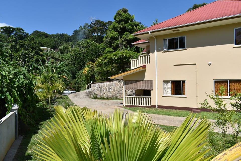 Property building, Day, Natural landscape, Garden, Garden view