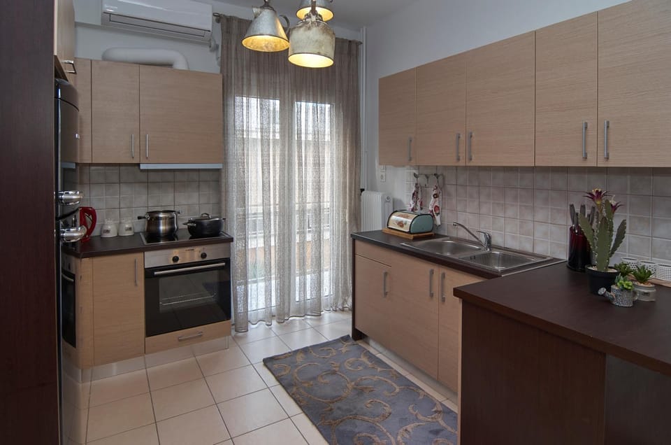Signature Athens Residence, 130 sqm, Near Metro Apartment in Athens