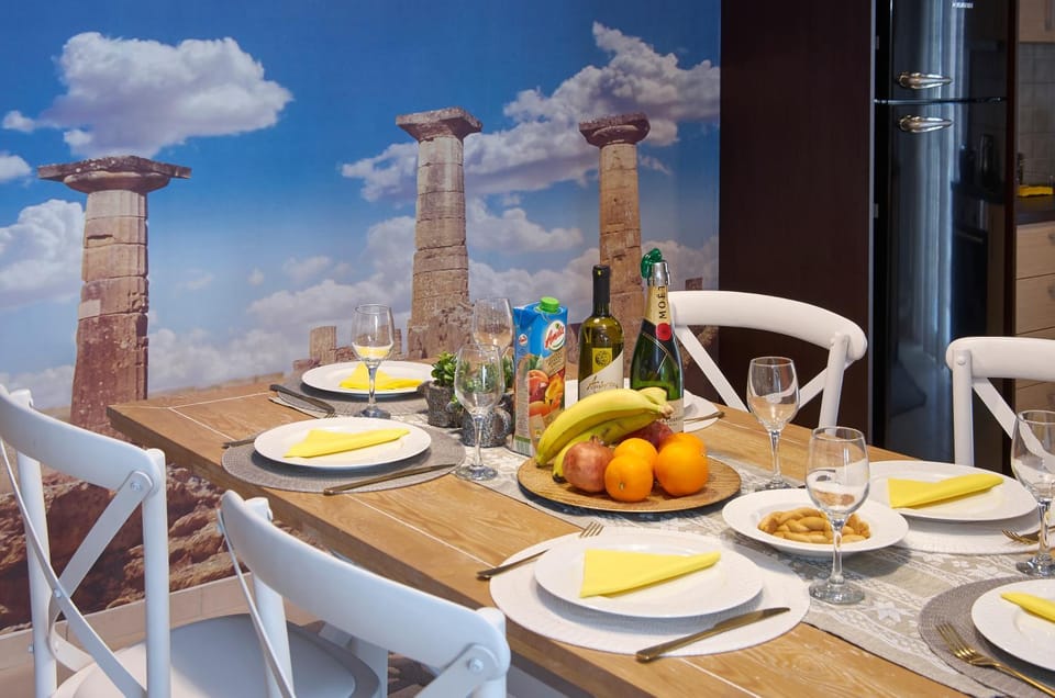 Signature Athens Residence, 130 sqm, Near Metro Apartment in Athens