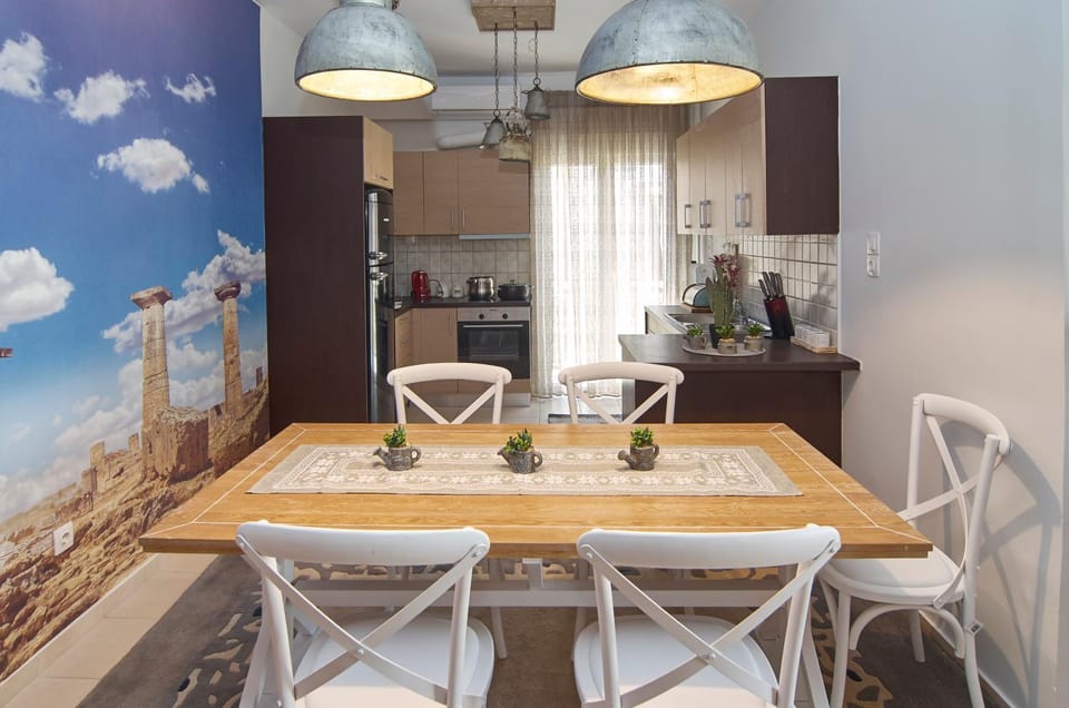 Signature Athens Residence, 130 sqm, Near Metro Apartment in Athens