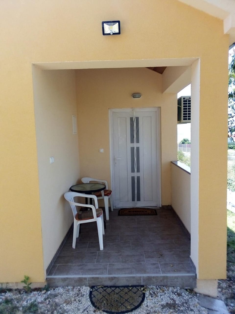Facade/entrance