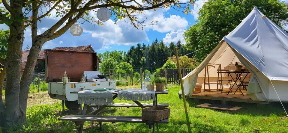 Kitchen or kitchenette, Dining area, Garden view, stove