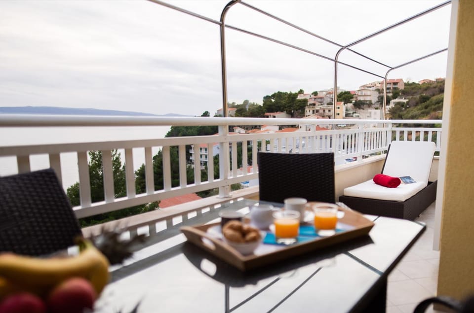 Five Apartment in Brela