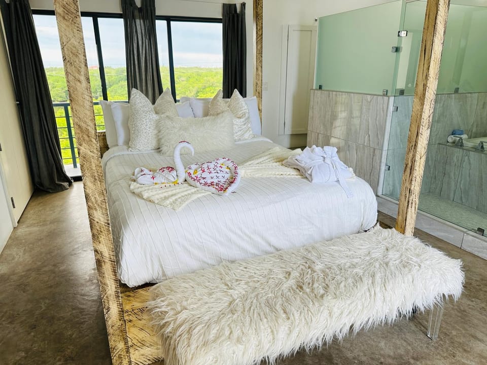 Bed, Bathroom, Bedroom, towels