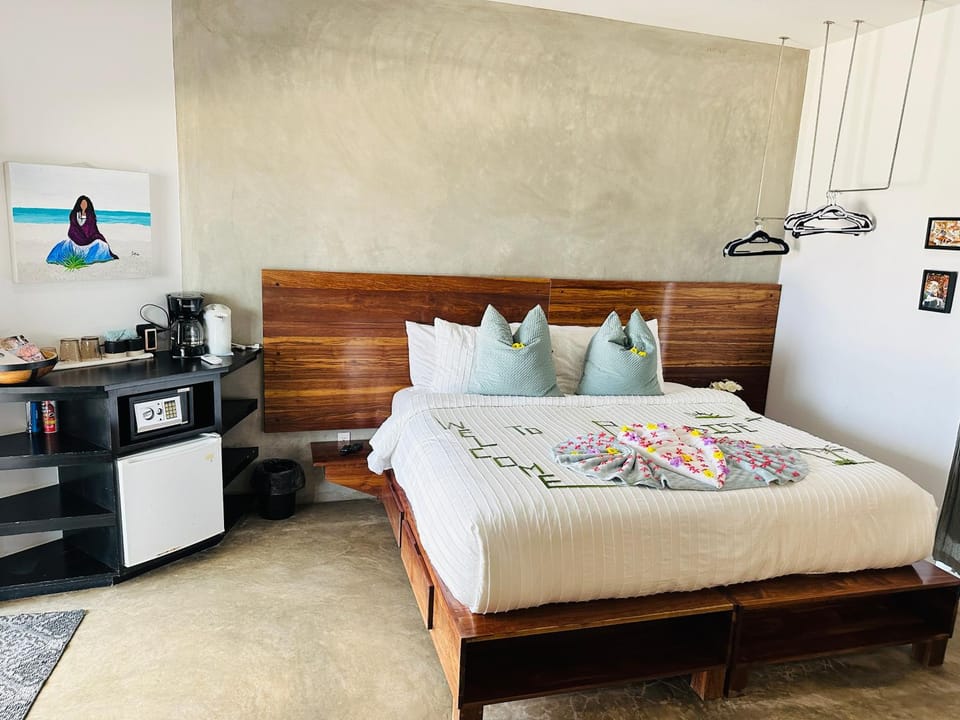 Bed, Bedroom, pet friendly