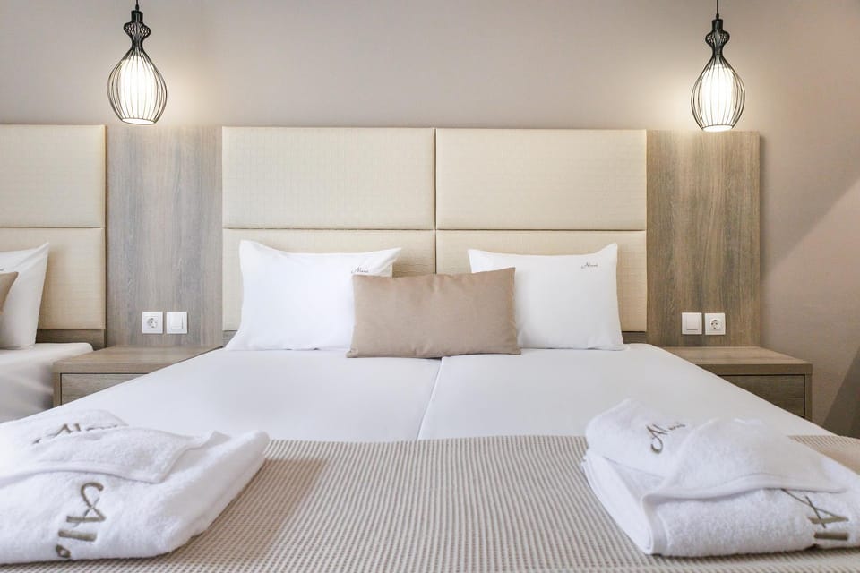 Bed, towels