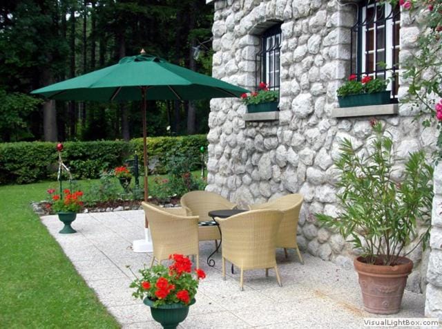 Facade/entrance, Garden, Balcony/Terrace