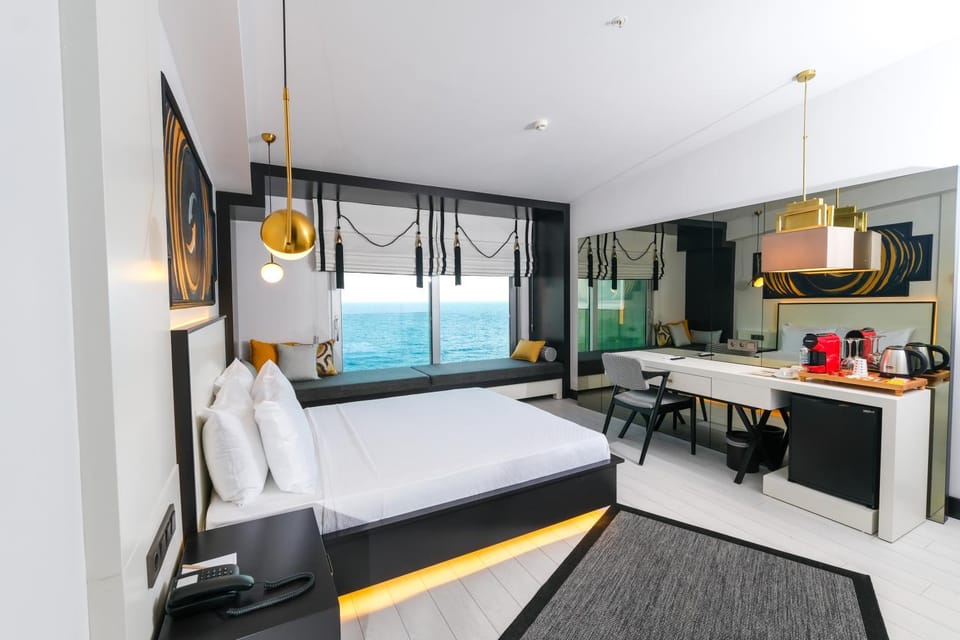 Bed, Natural landscape, Photo of the whole room, Bedroom, Sea view
