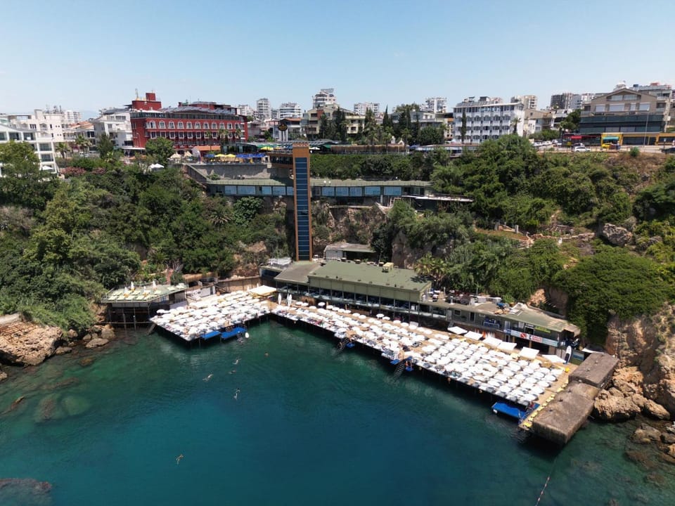 Property building, Day, Activities, Beach, Beach, Sea view, sunbed