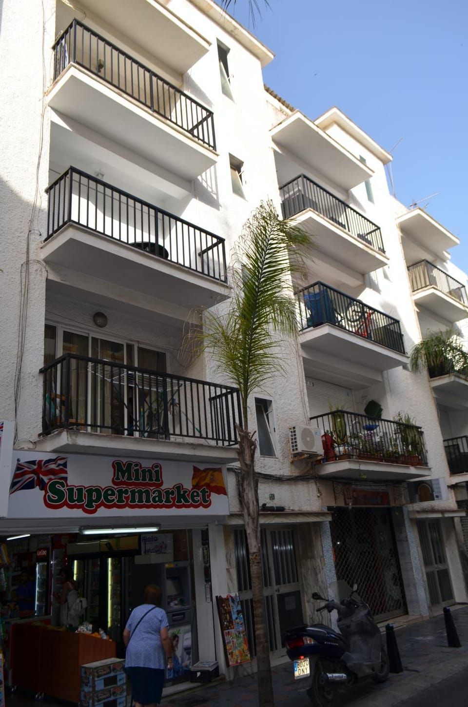 Property building, Facade/entrance, Balcony/Terrace