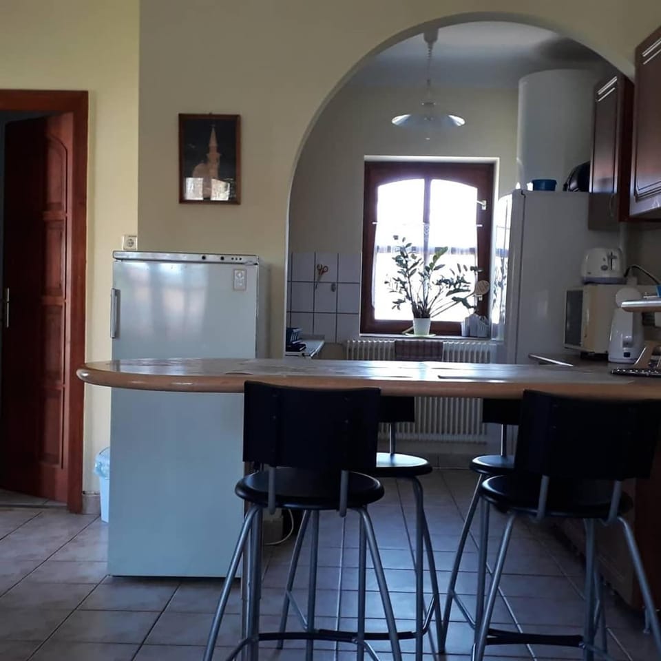 Kitchen or kitchenette, Communal kitchen