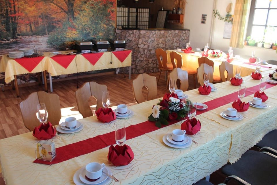 Banquet/Function facilities, Meeting/conference room