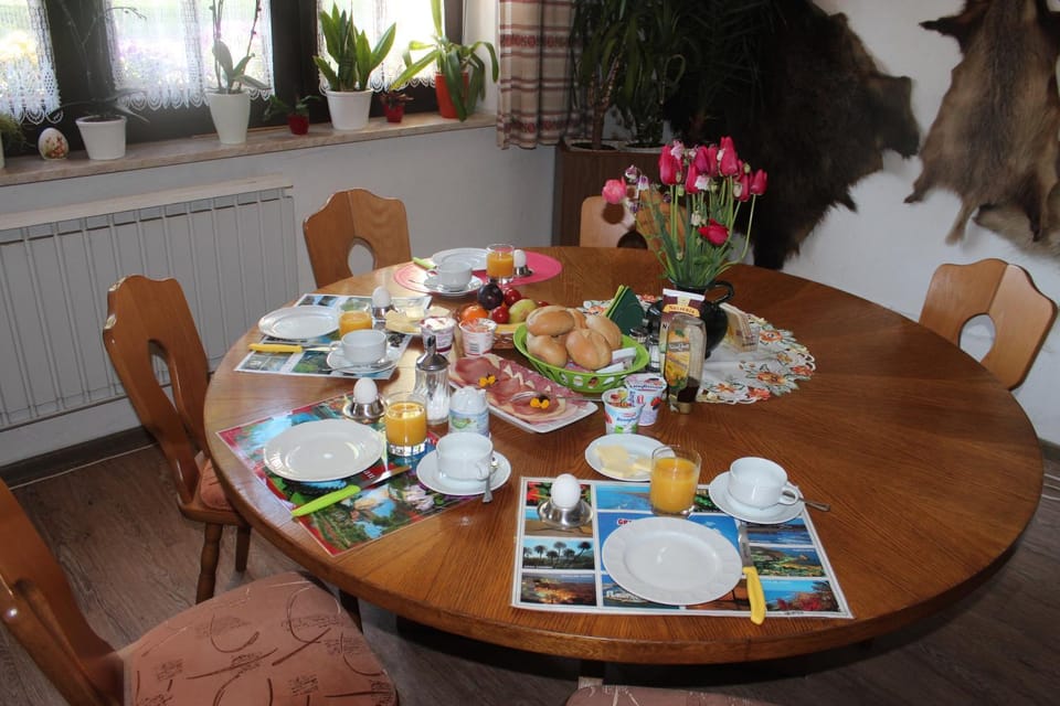 Food and drinks, Continental breakfast