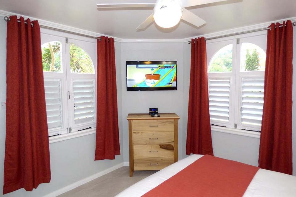 TV and multimedia, Photo of the whole room, Decorative detail, Bedroom