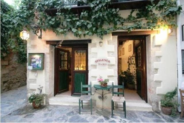 Patio, Facade/entrance
