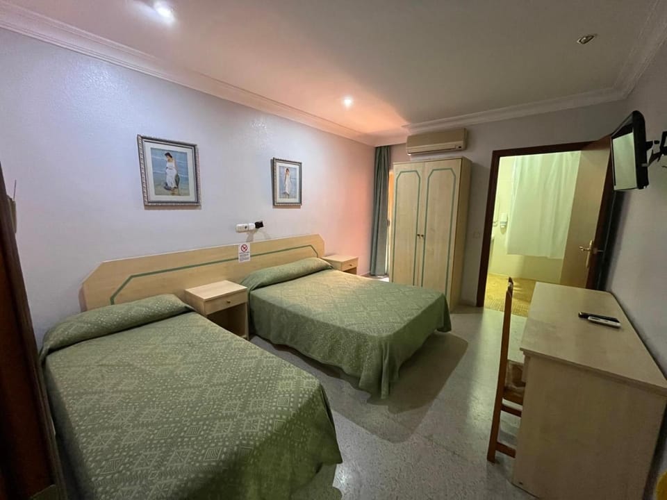 Hostal Blumen Bed and Breakfast in Algeciras
