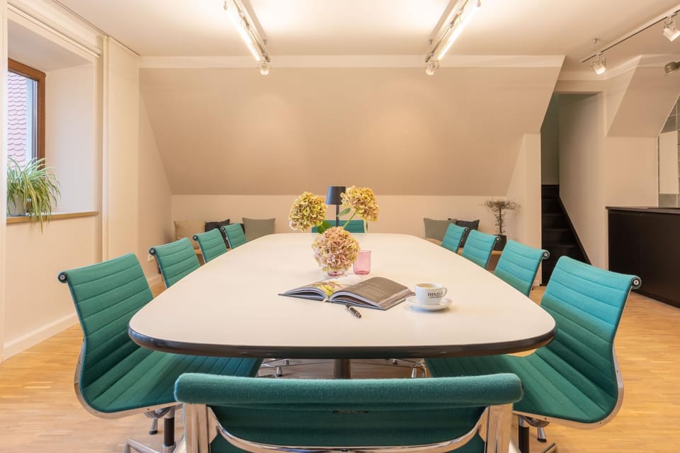 Seating area, Dining area