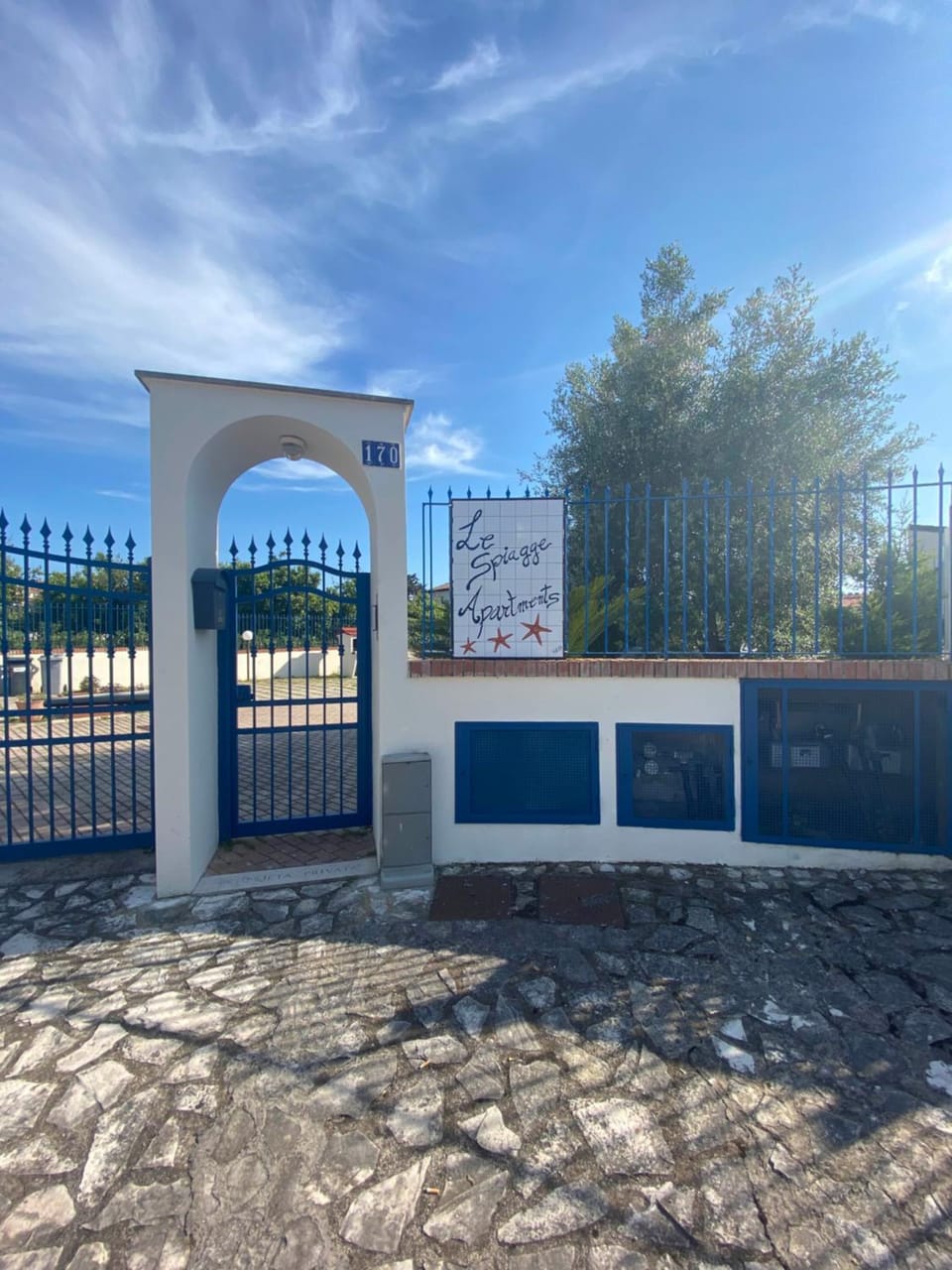 Facade/entrance