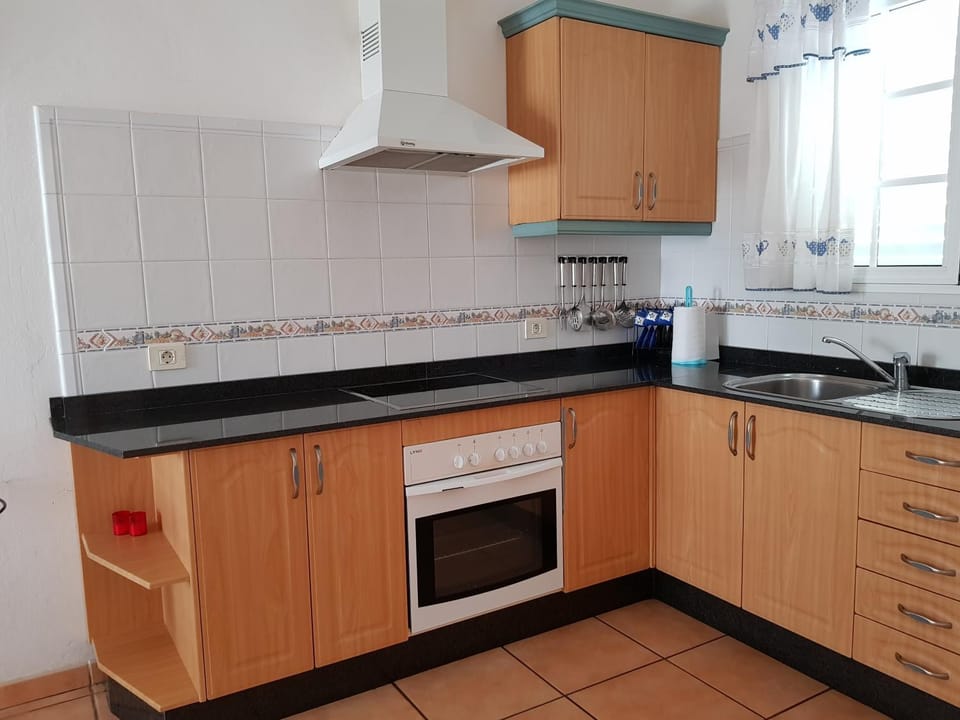 Kitchen or kitchenette, pet friendly, stove