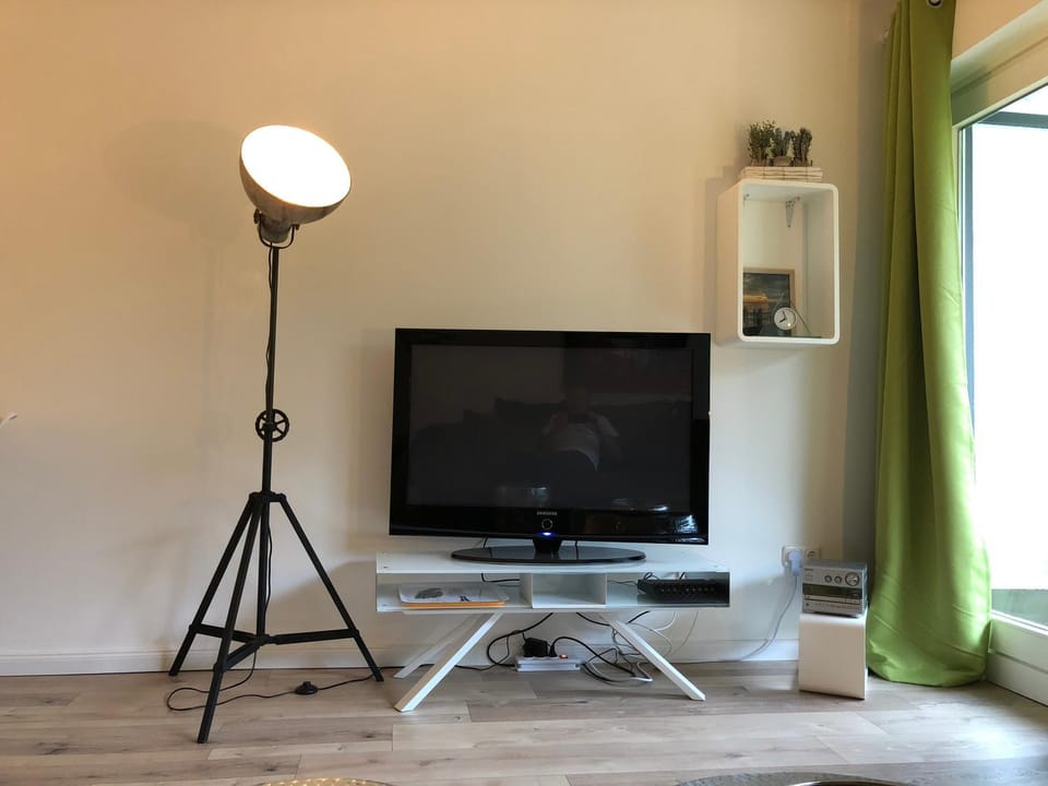 Photo of the whole room, Decorative detail