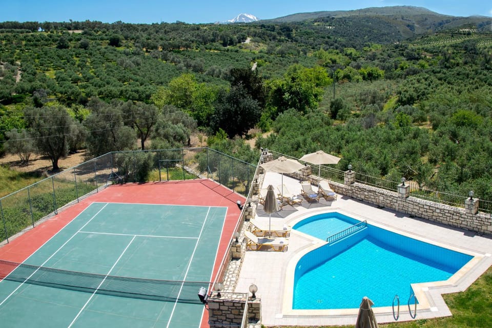 Tennis court, Swimming pool, Swimming pool