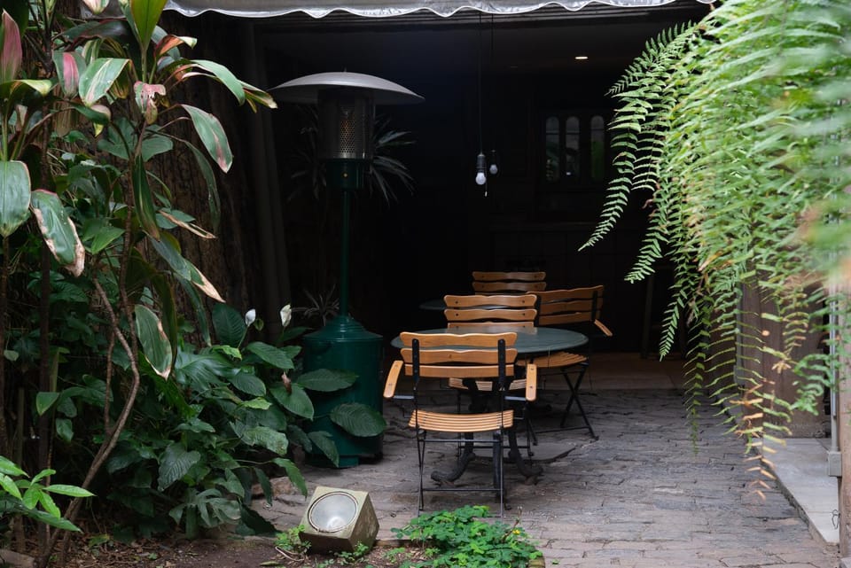 Day, Garden, Living room, Dining area, Area and facilities