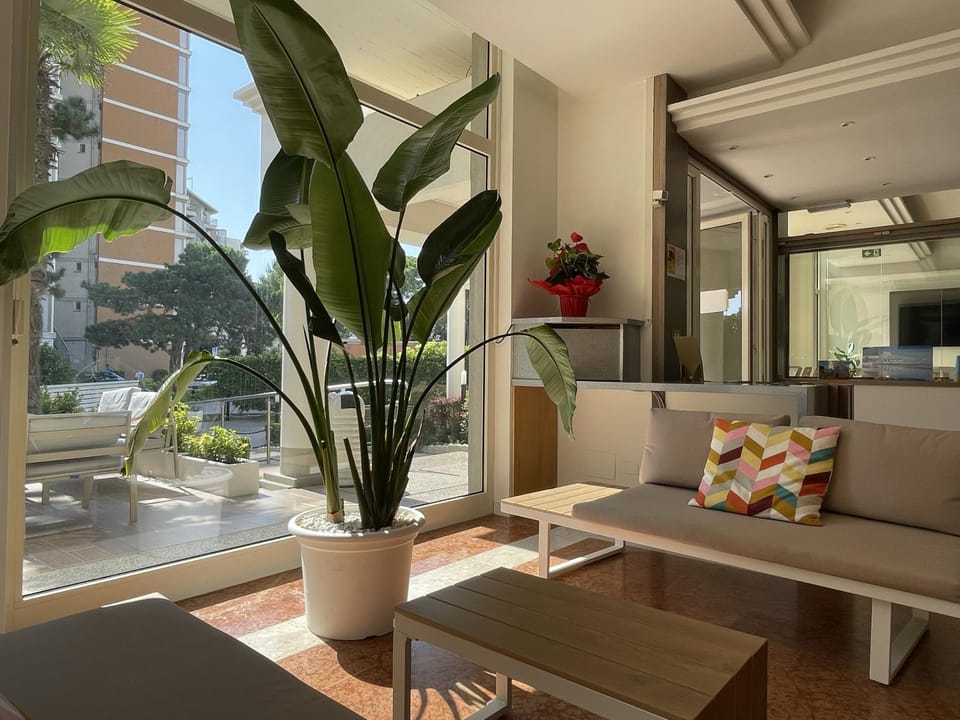 Communal lounge/ TV room, Lobby or reception, Lounge or bar