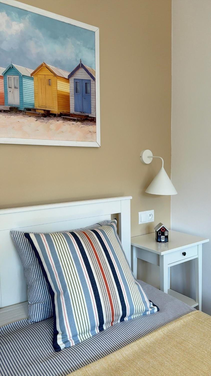 Bed, Photo of the whole room, Decorative detail