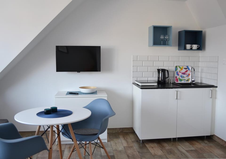 TV and multimedia, Kitchen or kitchenette, Photo of the whole room, Decorative detail
