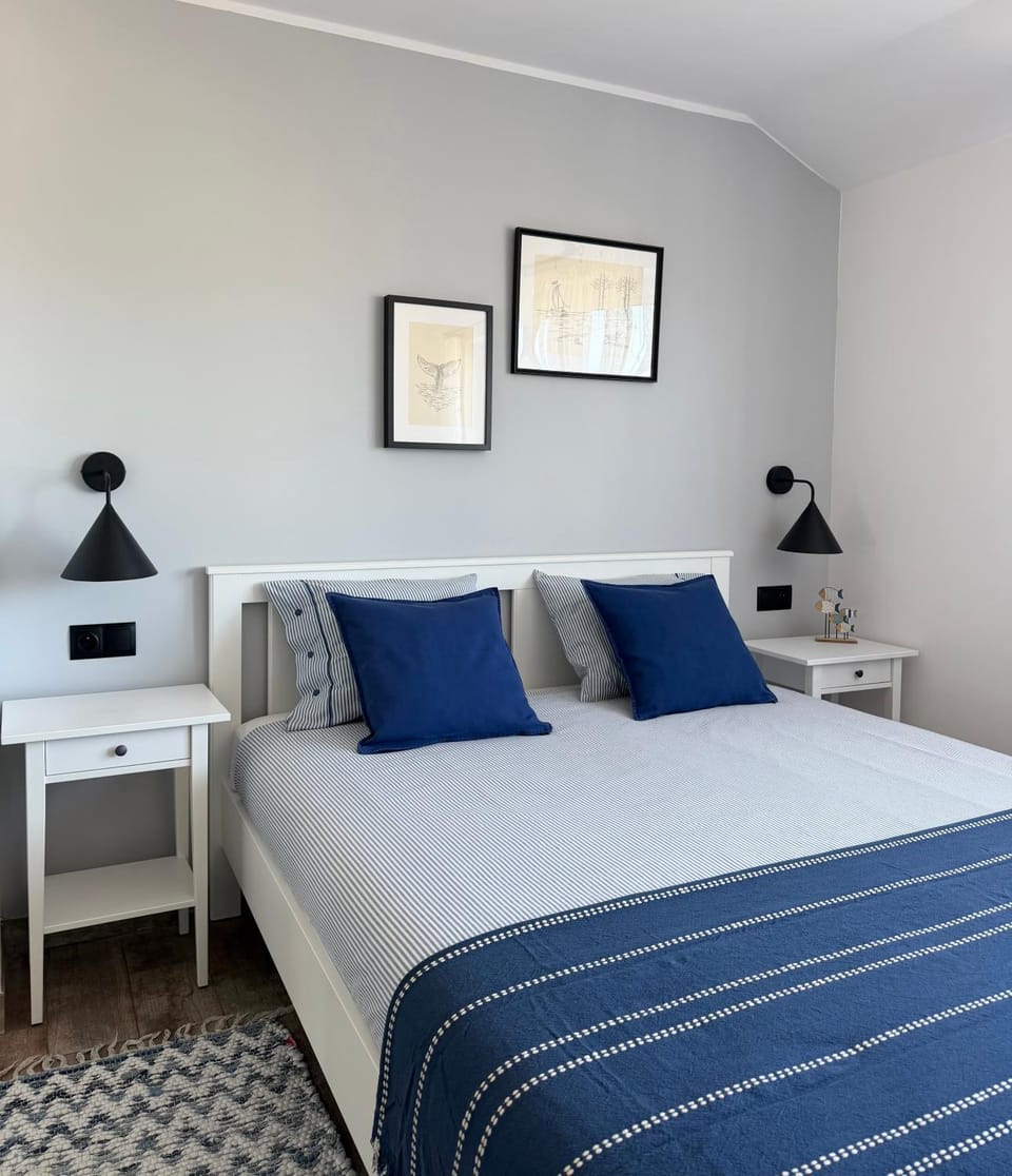 Bed, Photo of the whole room, Decorative detail