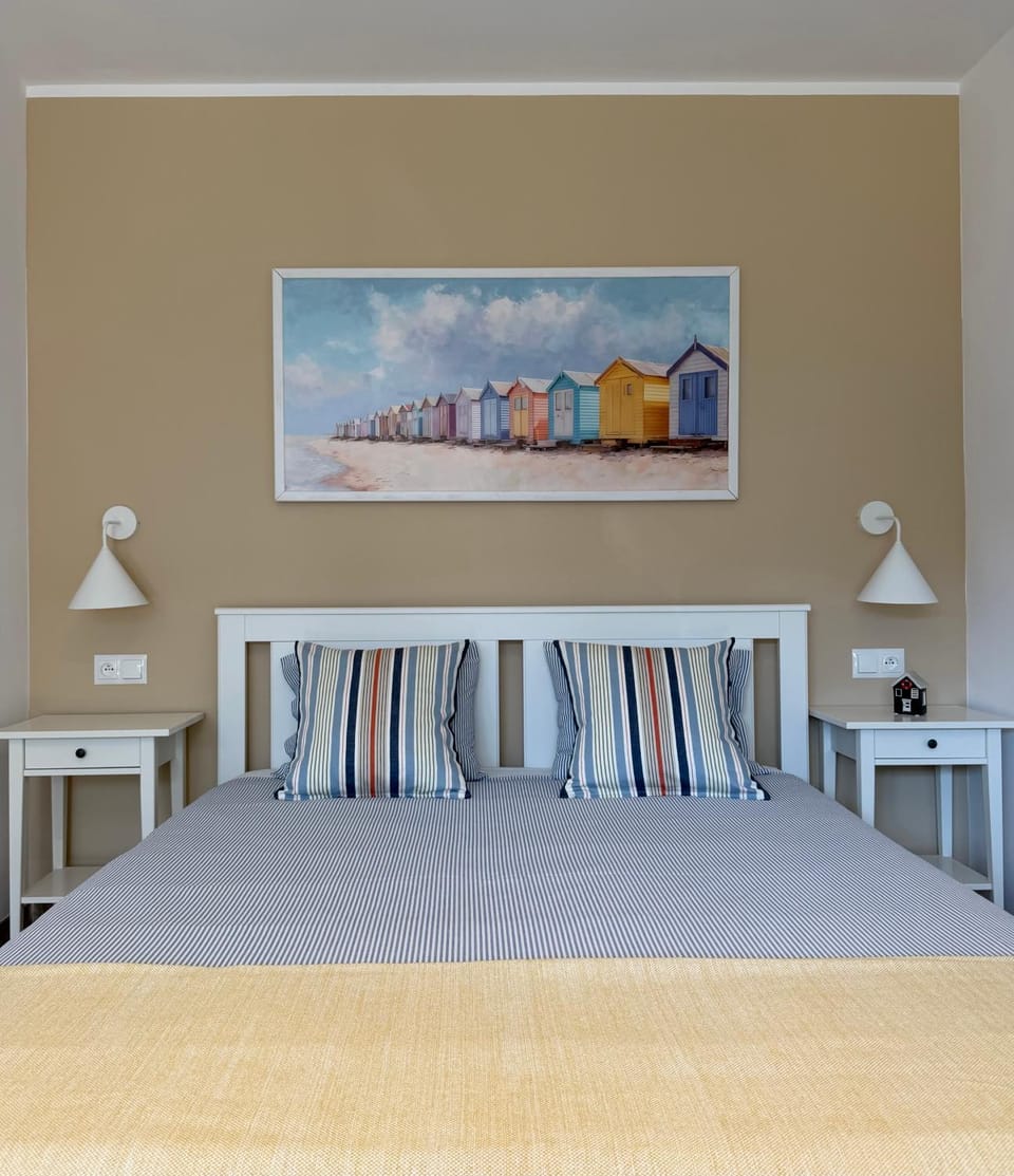 Bed, Photo of the whole room, Decorative detail