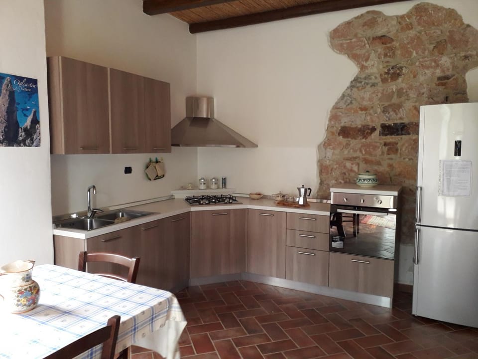Kitchen or kitchenette, Communal kitchen