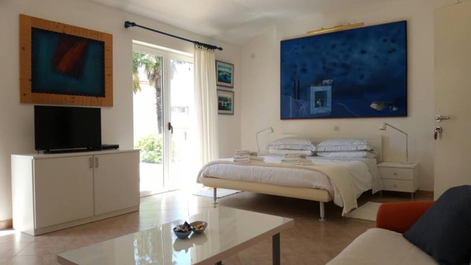 Bed, Photo of the whole room