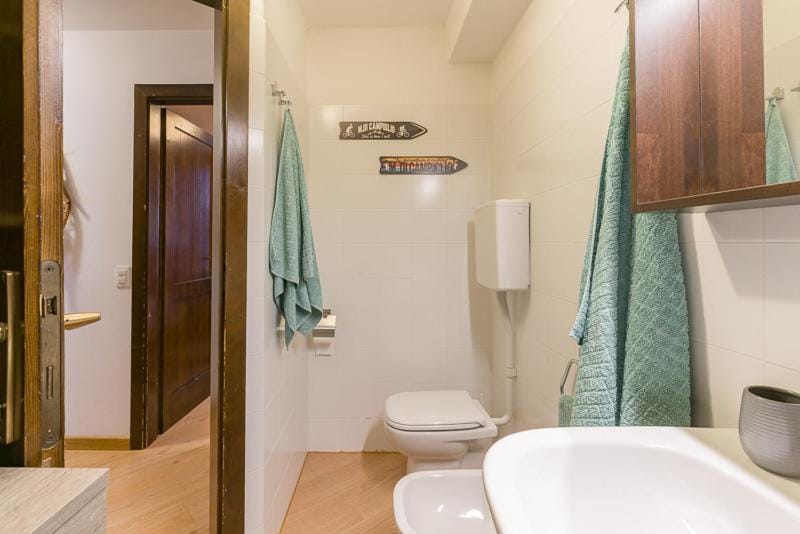 Shower, Toilet, Bathroom, Bath, towels