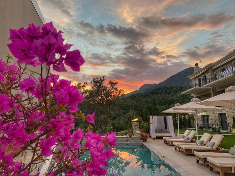 Spring, Natural landscape, Garden, Garden view, Mountain view, Pool view, Swimming pool, Sunset, sunbed
