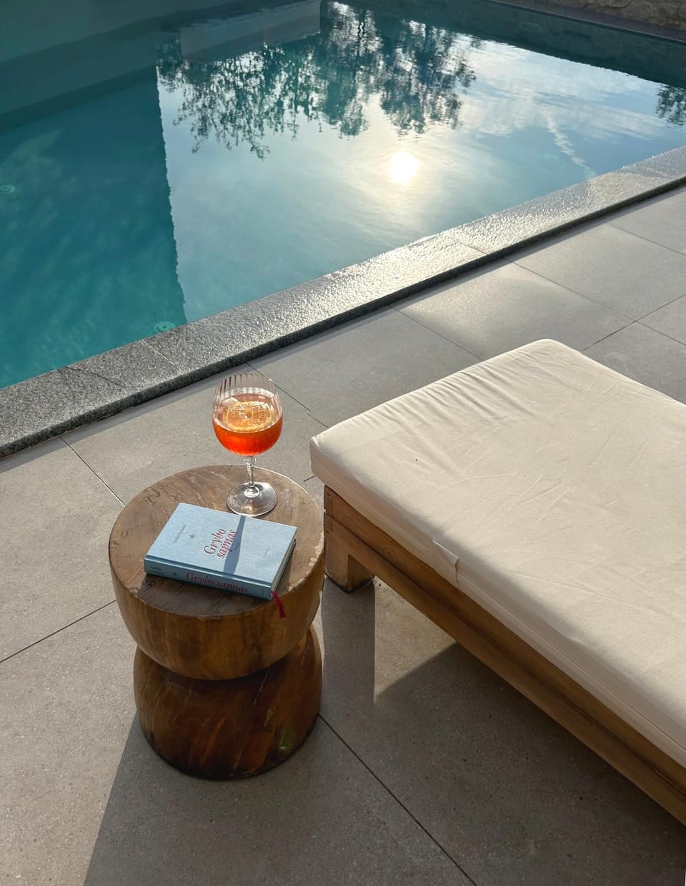 Food and drinks, Pool view, Swimming pool, Drinks, sunbed