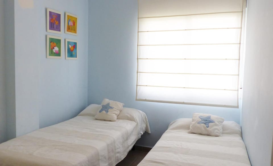 Bedroom, towels