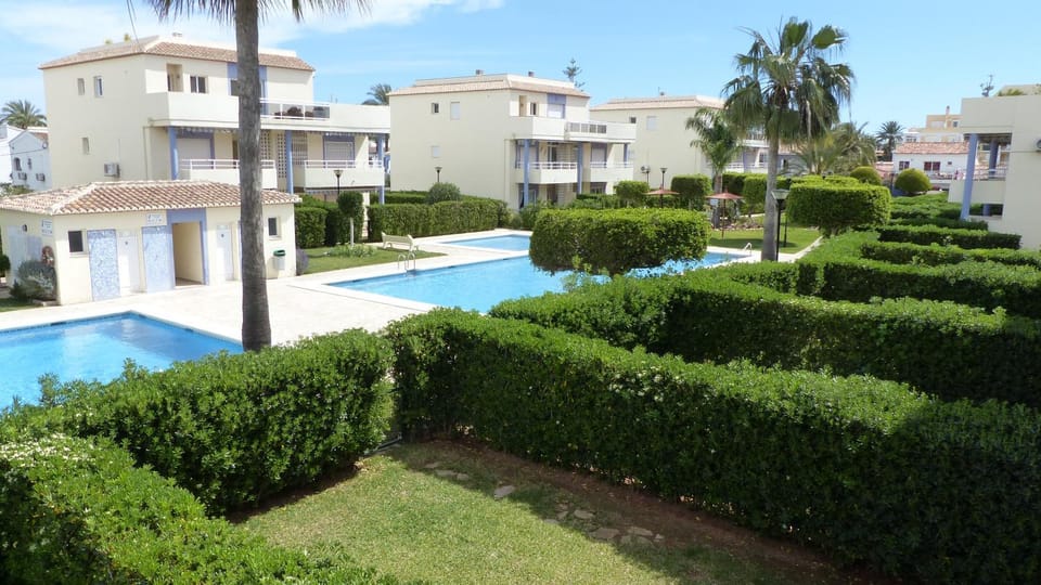 Garden, Swimming pool