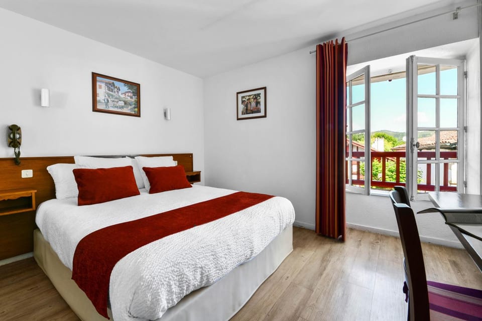 Logis Hôtel Baratxartea Hotel in Sare