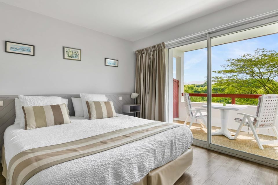 Logis Hôtel Baratxartea Hotel in Sare