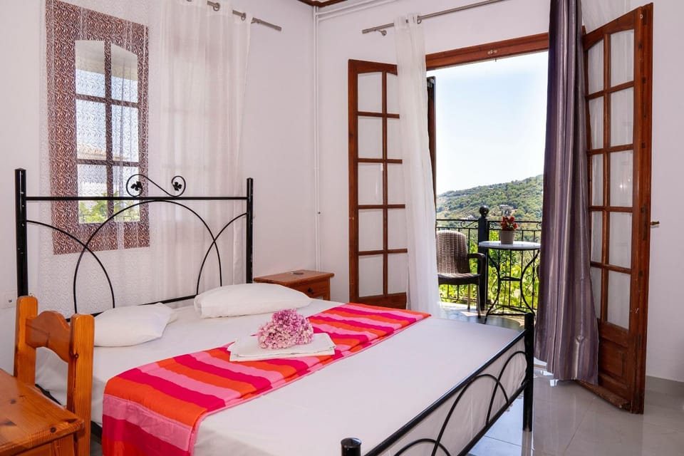 Bed, Natural landscape, View (from property/room), Balcony/Terrace, Photo of the whole room, Bedroom, Mountain view