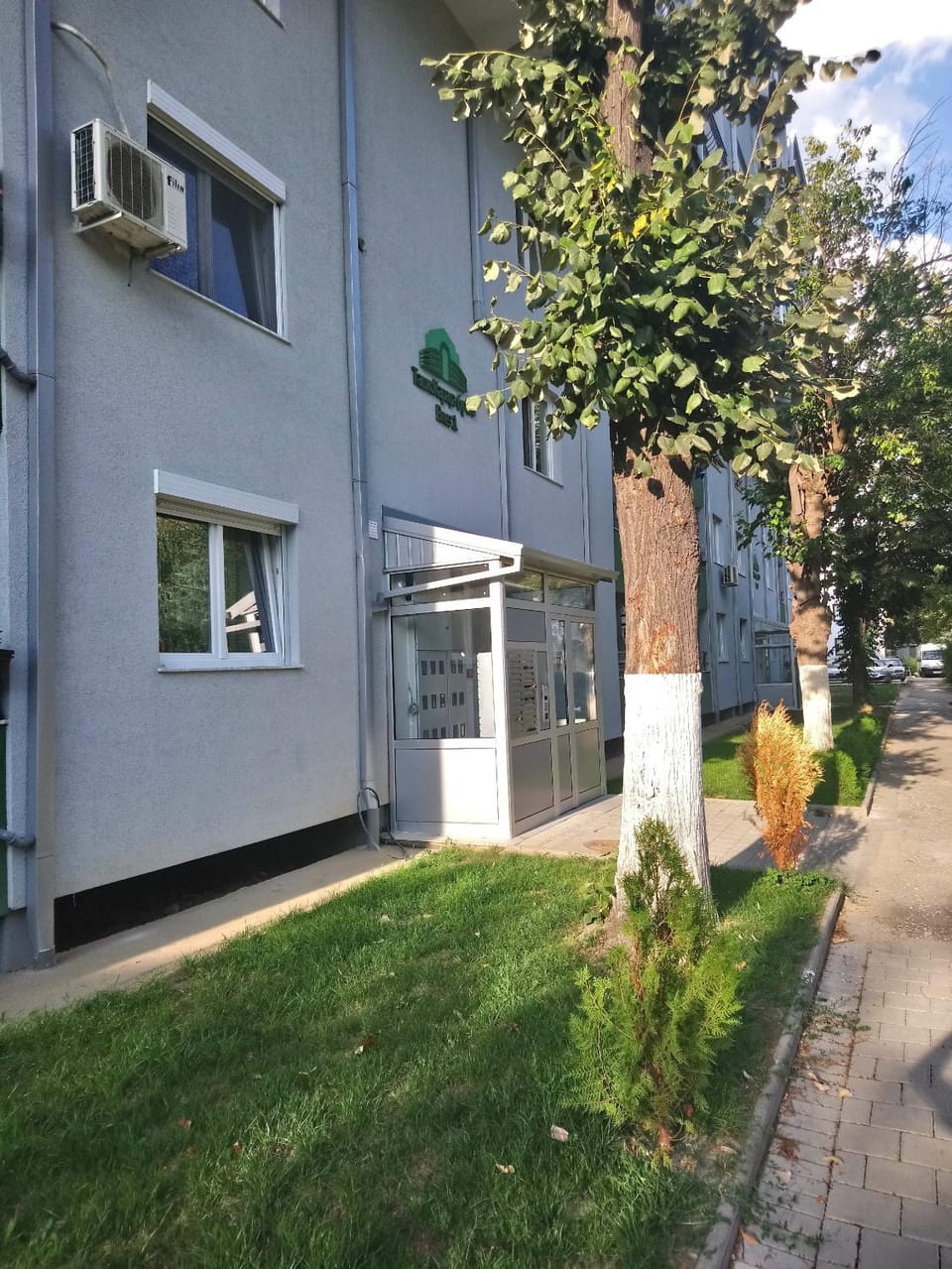Property building, Neighbourhood