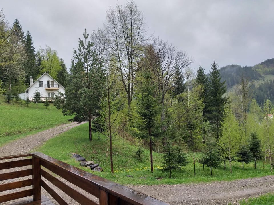 Property building, Balcony/Terrace, Mountain view